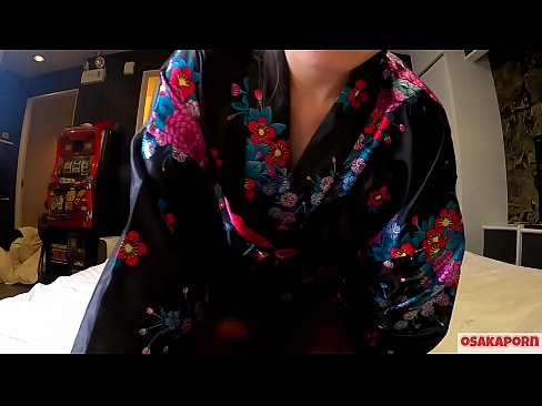 ❤️ Ung cosplay tjej älskar sex till orgasm med en spruta i en hästskötare och en avsugning. Asiatisk tjej med hårig fitta och vackra bröst i traditionell japansk dräkt i amatörvideo som visar onani med knullleksaker. Sakura 3 OSAKAPORN. ️ Super sex at us ❤