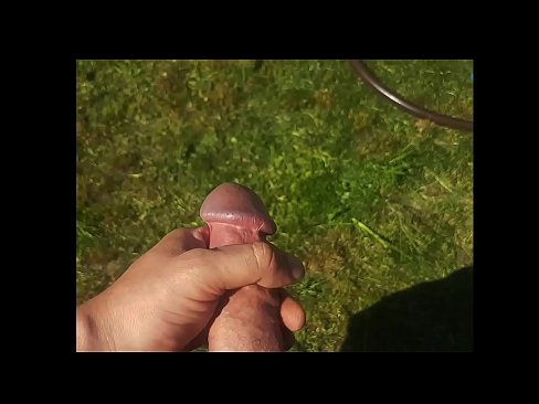 ❤️ Heta heta tjejen får sin rosa fitta knullad och kommer med en spruta i en sommarträdgård ️ Super sex at us ❤