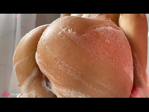 ❤️ Brunette onanerar fittan med vibrator till intensiv orgasm i duschen ️ Super sex at us ❤