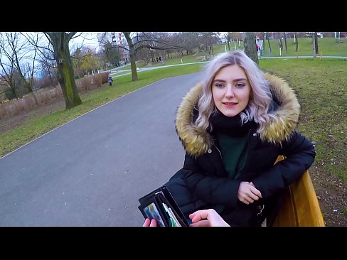❤️ Sväljer en främlings het sperma för pengar - avsugning i parken av Eva Elfie ️ Super sex at us ❤